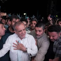 Masud Pezeshkian devuelve al reformismo a la Presidencia de Irán veinte años después
