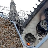 Gobierno francés advierte que Notre Dame todavía corre riesgo de derrumbarse