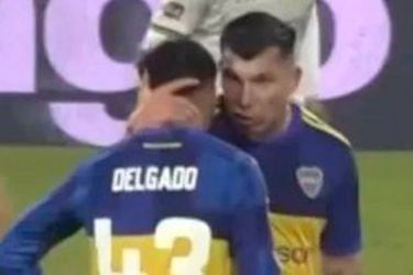 Gary Medel retó a Milton Delgado durante el partido entre Boca Juniors y Defensa y Justicia.