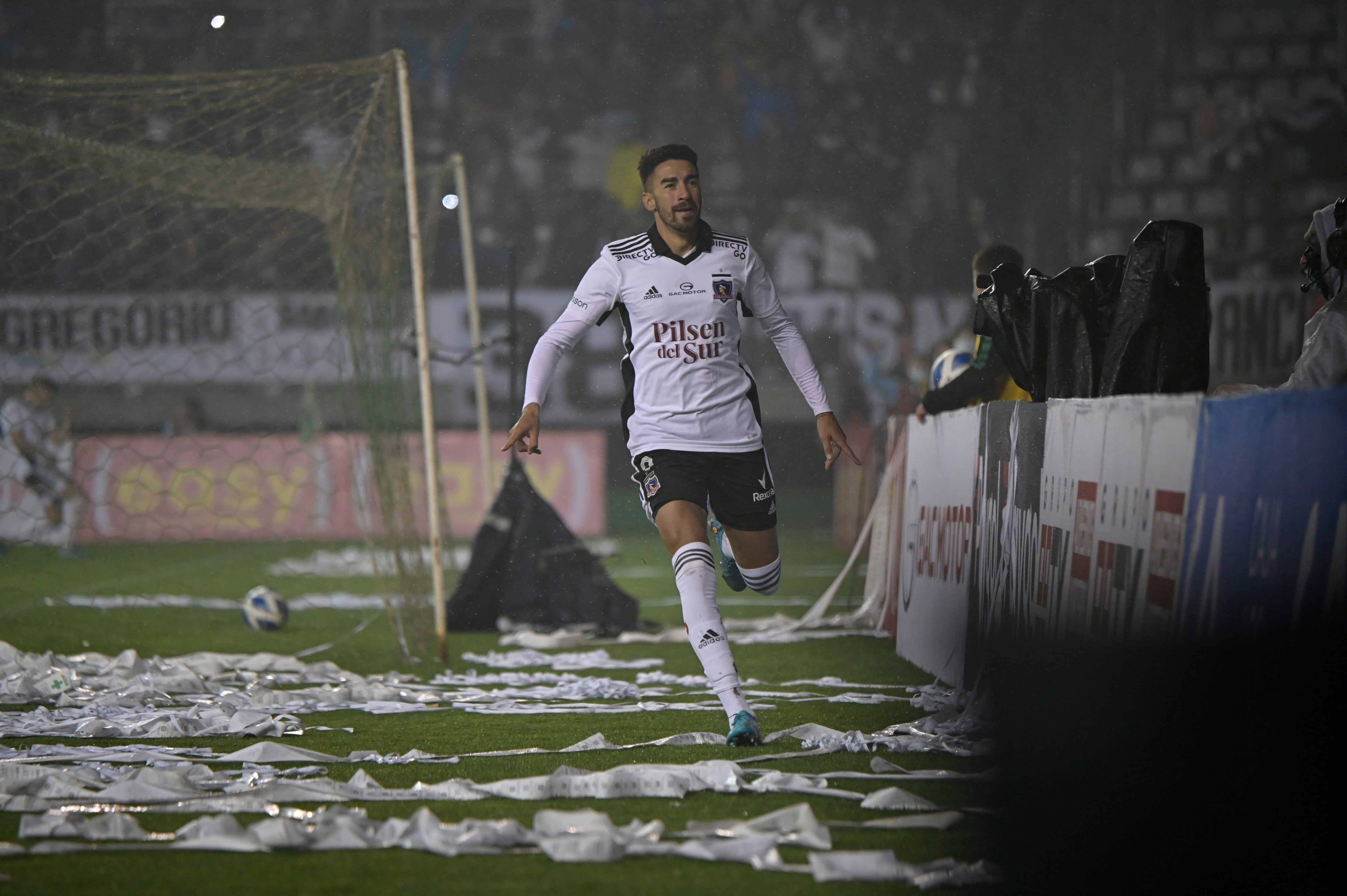 Martín Lucero, durante el partido válido por la tercera fase ida de la Copa Chile Easy entre Colo Colo y Deportes Temuco disputado en el Estadio Germán Becker.