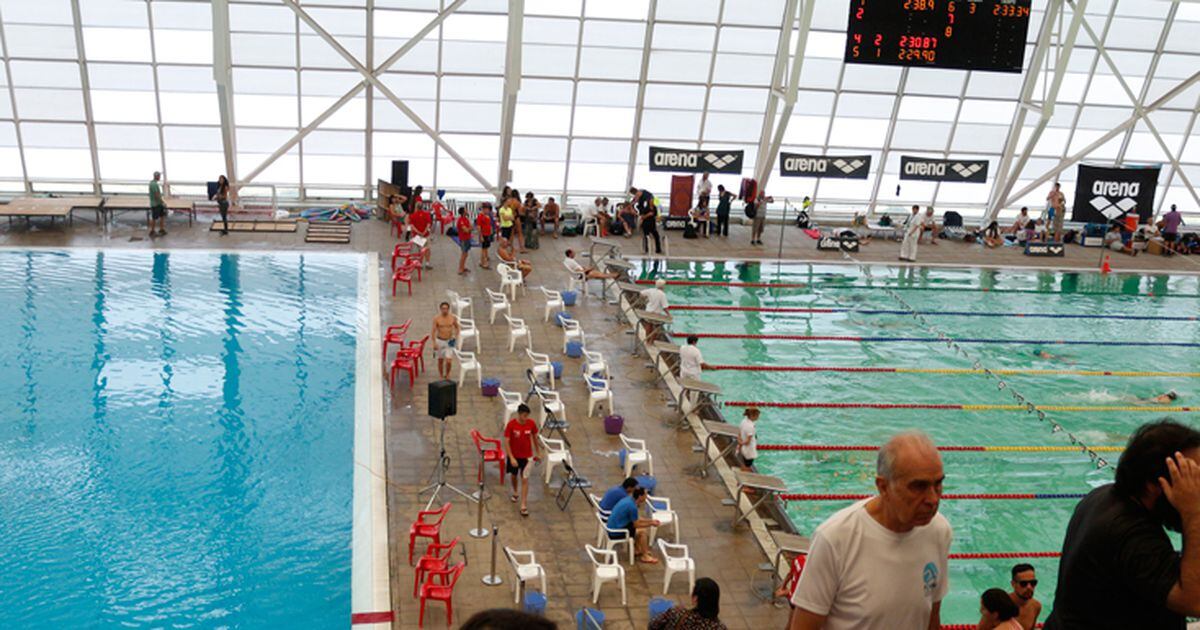 Aguas descompuestas en la piscina del Nacional - La Tercera