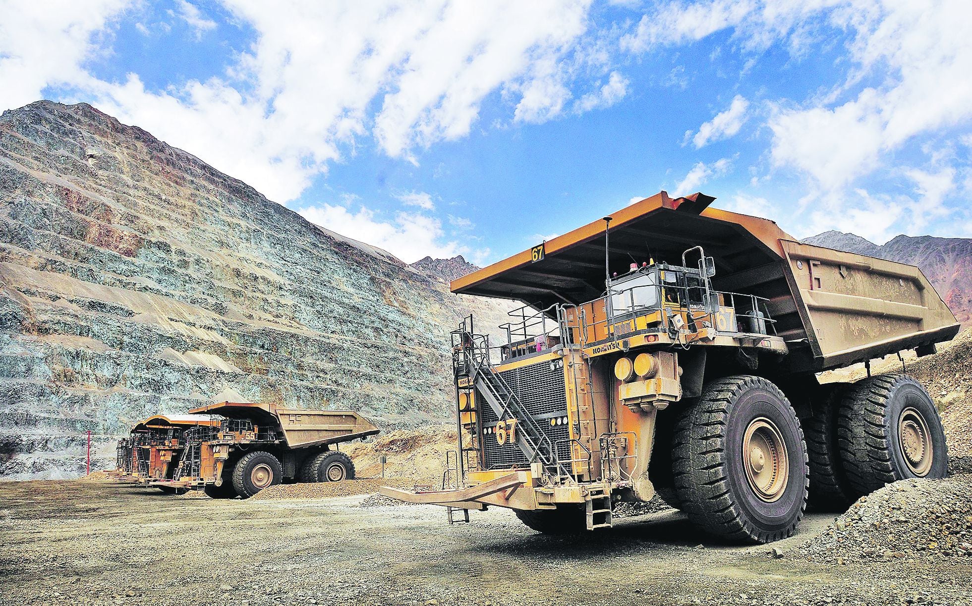 Comisión de Medio Ambiente aprueba nacionalizar mineras y terminar  concesiones - La Tercera