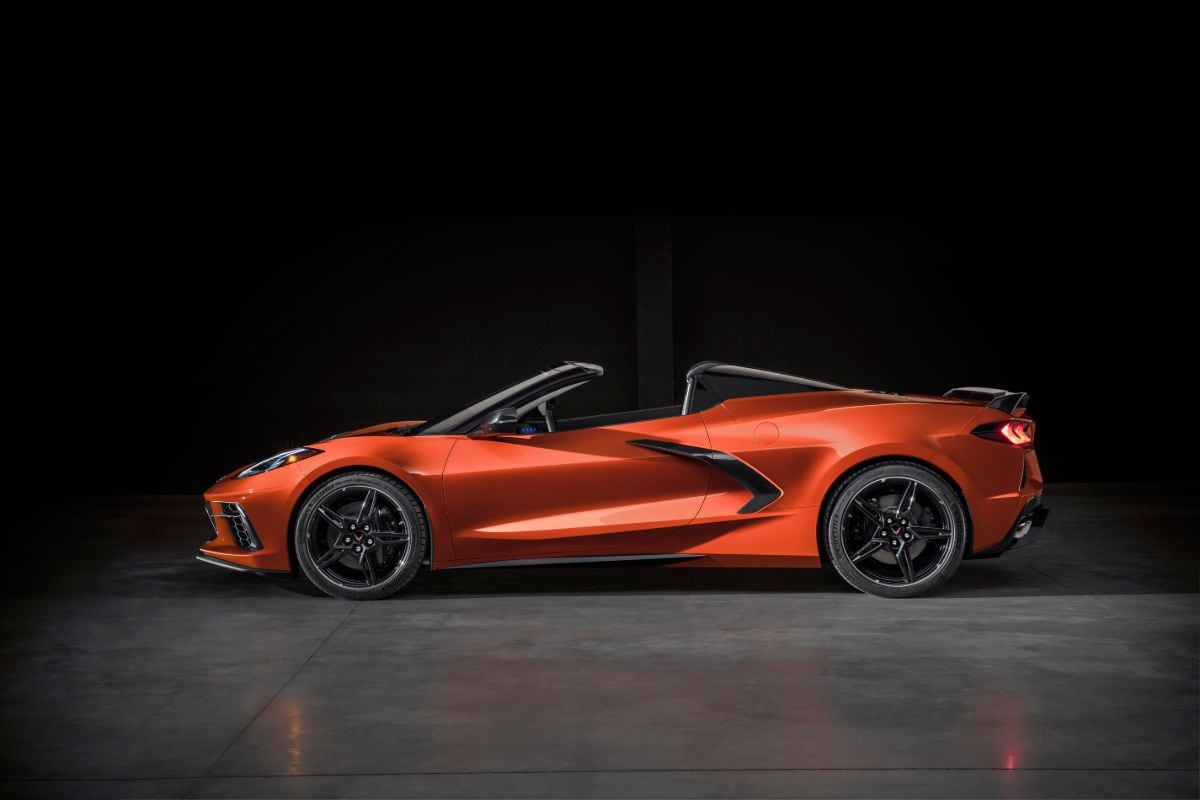 2020-Chevrolet-Corvette-Stingray-Convertible-009.jpg