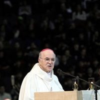 Arzobispo que pidió la renuncia del Papa Francisco dice que enfrenta una acusación de cisma