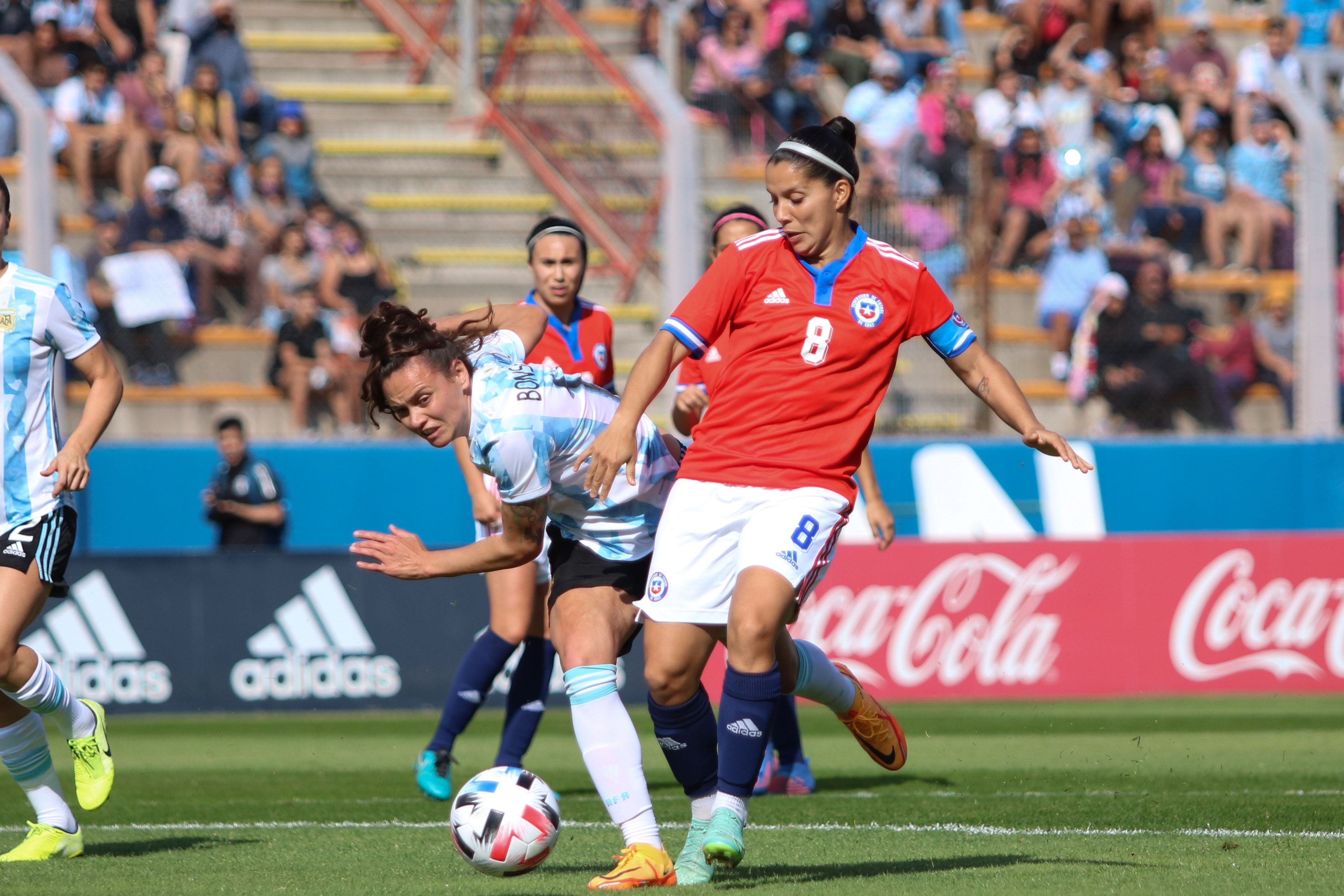 Karen Araya fue la capitana de Chile en el duelo ante Argentina. FOTO: LA ROJA