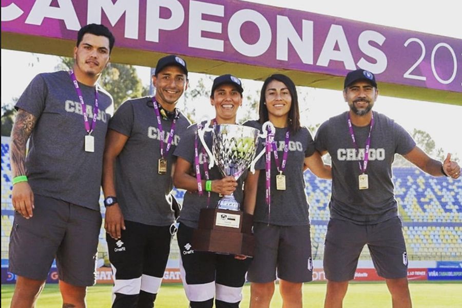 Marco Olea en el staff técnico de Paula Navarro. Ahora será el entrenador de Santiago Morning. Foto: La Cuarta.