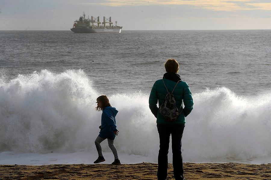 Turistas en el Borde Costero de Viña Del Mar