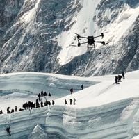 Dron entrega por primera vez una carga en el Everest