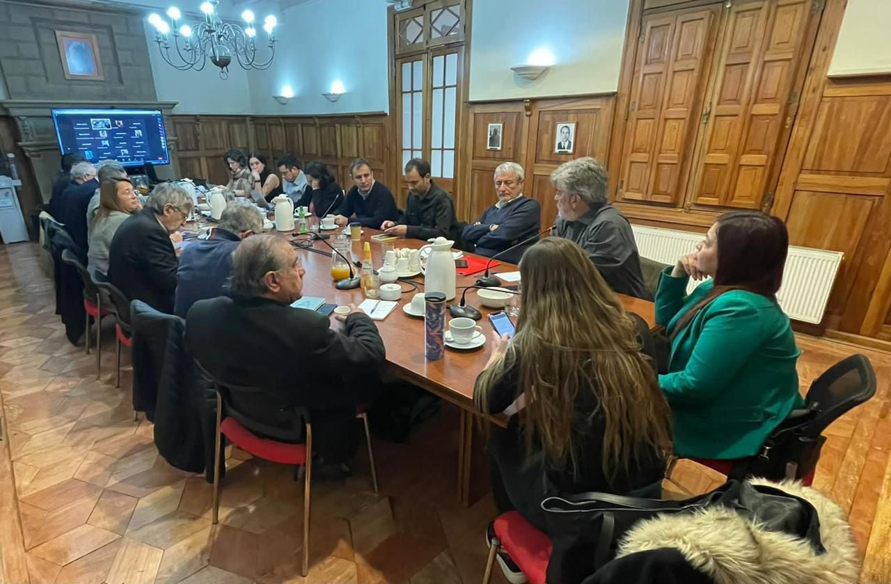 Reunión de representantes de partidos de gobierno y consejeros electos oficialistas