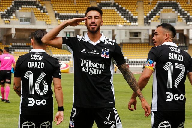 Juan Martín Lucero celebra en Colo Colo.