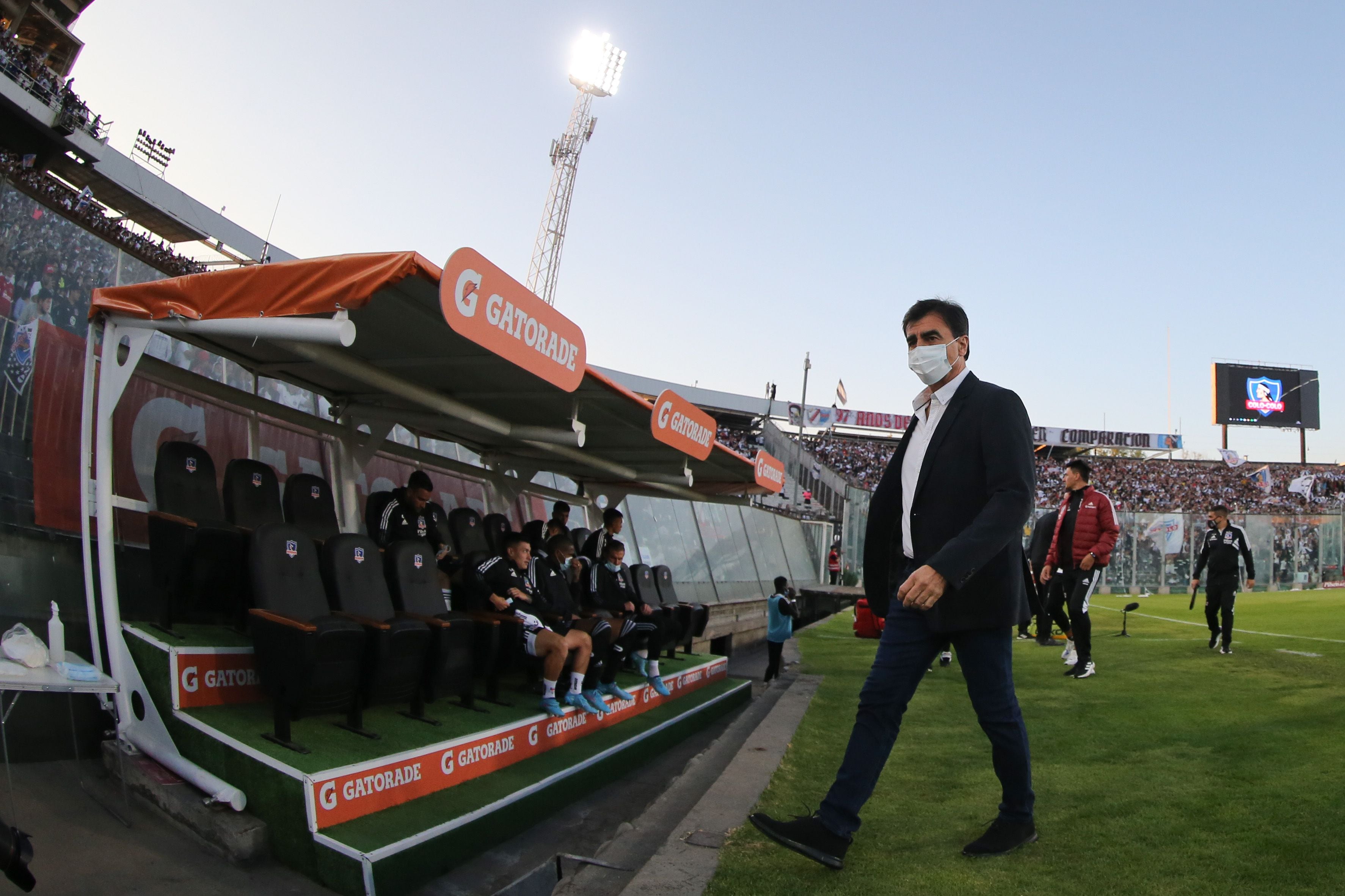 17 de Abril del 2022/SANTIAGO
El Director Tecnico de Colo Colo, Gustavo Quintero(), Gustavo Huerta() ,durante el partido valido por la Décima fecha del Campeonato Nacional AFP PlanVital 2022, entre Colo Colo vs Cobresal, disputado en el estadio Monumental.
FOTO:FRANCISCO LONGA/AGENCIAUNO