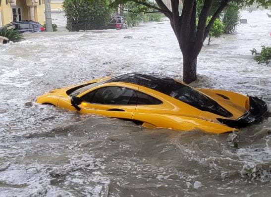 ¿Se imaginan comprar un McLaren P1 y perderlo en un huracán?