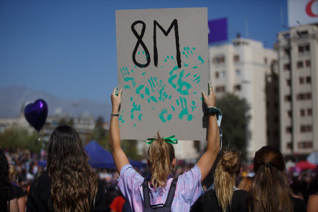 8M: ¿Por qué el Día de la Mujer se conmemora el 8 de marzo y por qué se usa el color morado?