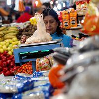 Fruteros aseguran que temporal no debería afectar los precios de las frutas
