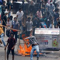 Protestas en Bangladés han dejado al menos 110 muertos: gobierno despliega al Ejército y bloquea carreteras e Internet