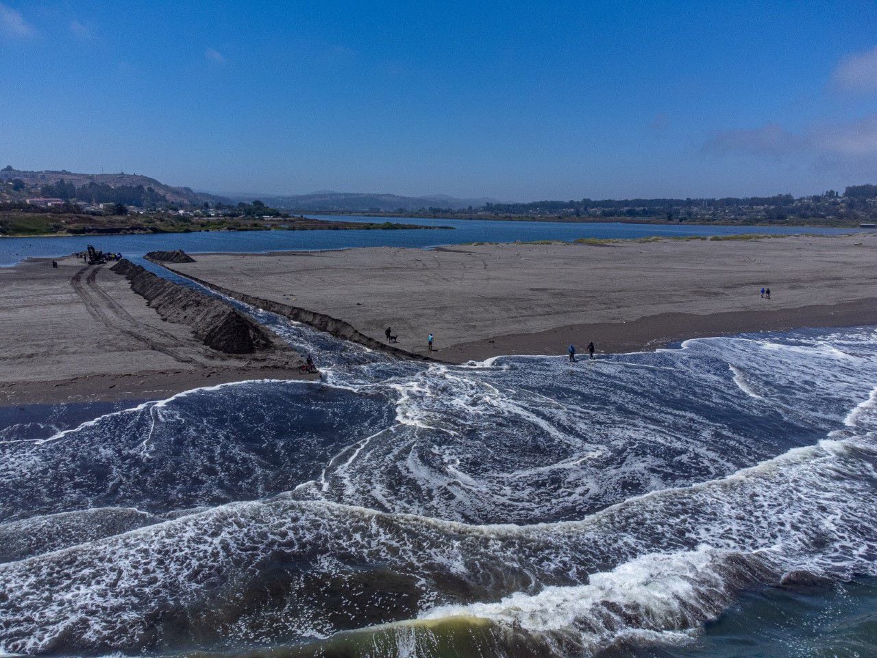 Zanja milagrosa: río Maipo vuelve a desembocar en el mar