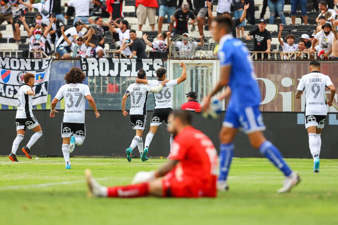 Colo Colo celebra uno de sus goles en la última edición del Superclásico