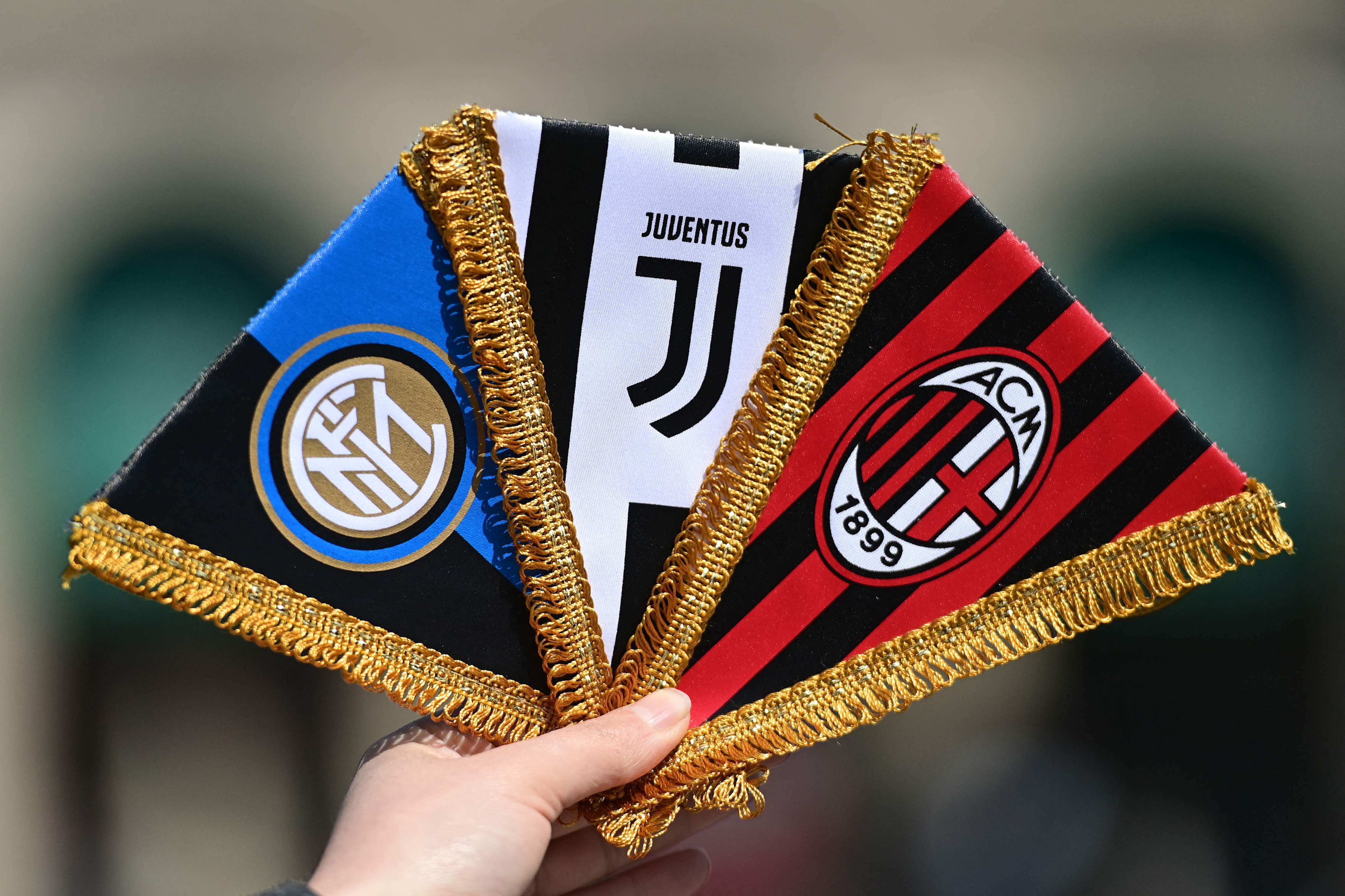 Inter y Milan se bajan de la Superliga ante la presión de los hinchas. La Juventus puso en duda la realización de la competencia.