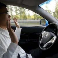 Manejar sin manos en el volante: China autoriza pruebas de conducción autónoma nivel 3 