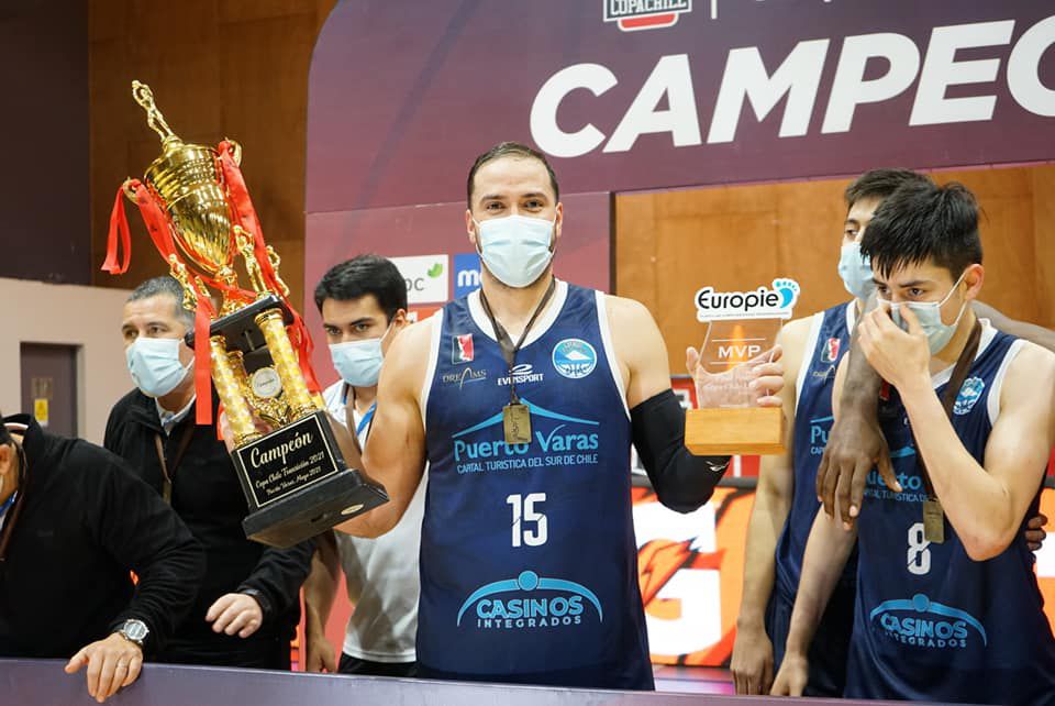 Juan Fontena fue el MVP de la final que Atlético Puerto Varas le ganó a Universidad de Concepción. FOTO: LNB.