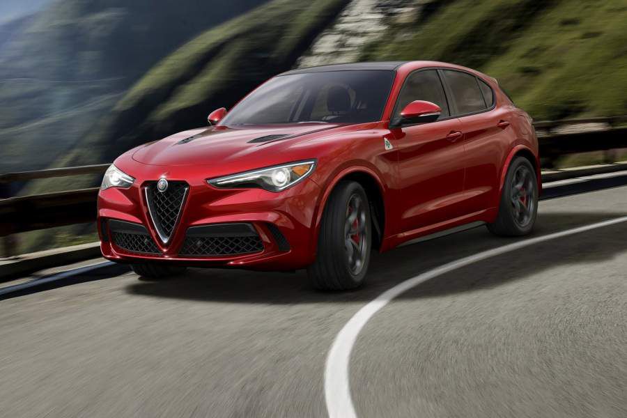 Alfa_Romro_Stelvio_Quadrifolio_2018_motorpoint01-900x600.jpg