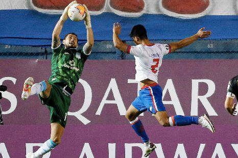 Gabriel Arias, en un partido de Racing.