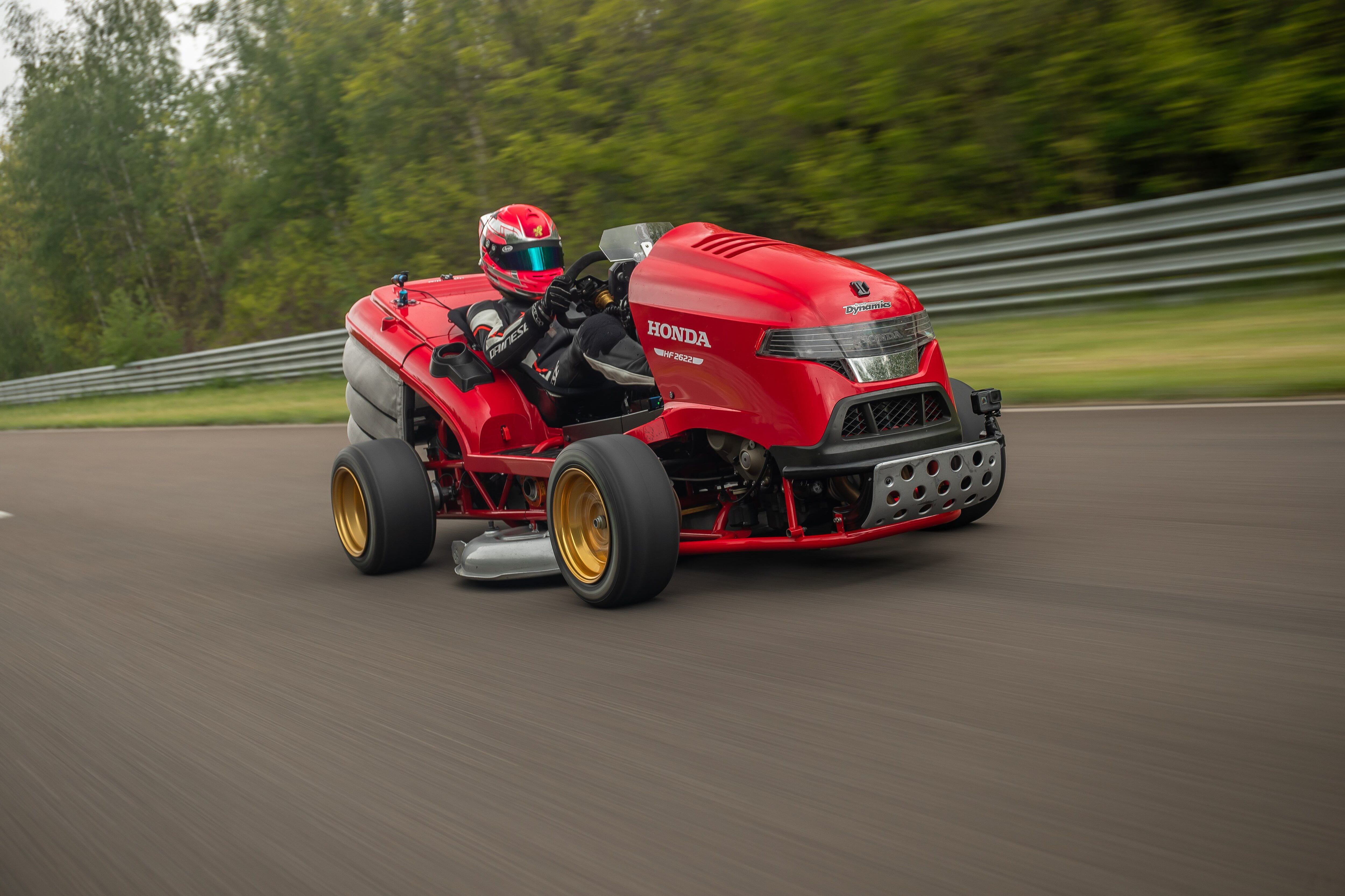 183511_Honda_s_Mean_Mower_sets_a_new_GUINNESS_WORLD_RECORDS_title_MeanMower.jpg