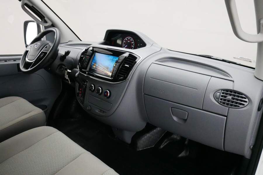 IAA_EV80_interior_2-900x600.jpg