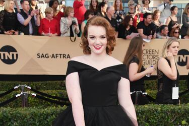 Barb de 'Stranger Things' lució irreconocible en la alfombra roja