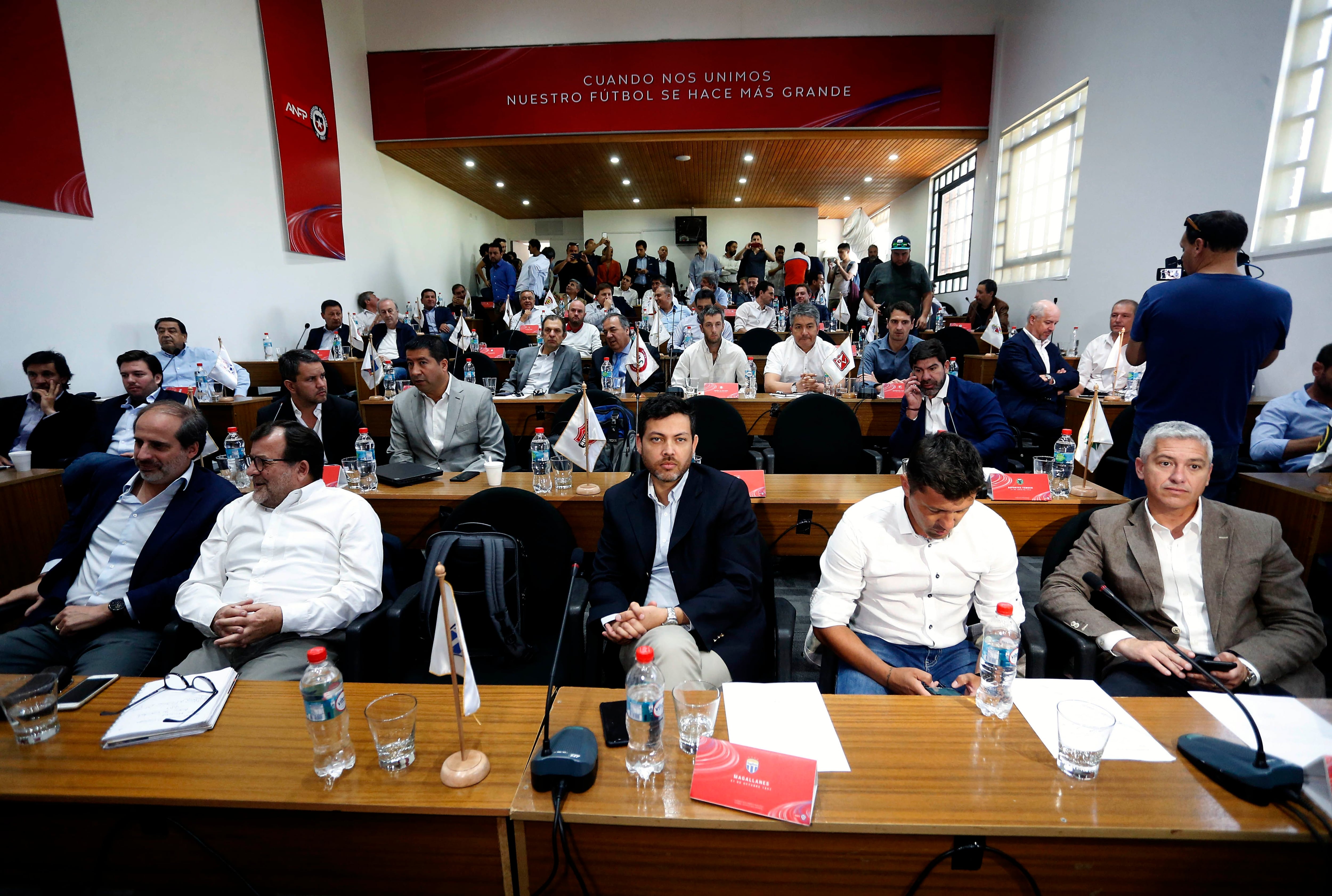 Los presidentes de Primera B quieren permisos para volver a ingresar a los estadios y le enviaron una carta a Pablo Milad, timonel de la ANFP.