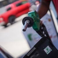 Baja la gasolina y sube el diésel ¿Dónde es más barato el litro de combustible en Chile?