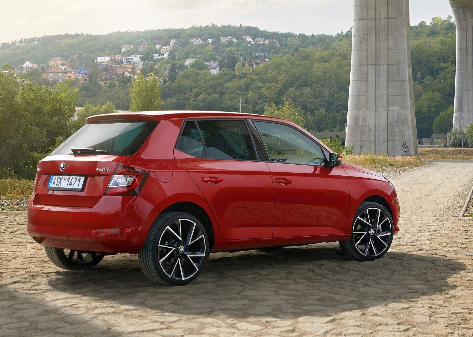 Skoda-Fabia-2019-1600-0f-e1550498881536.jpg