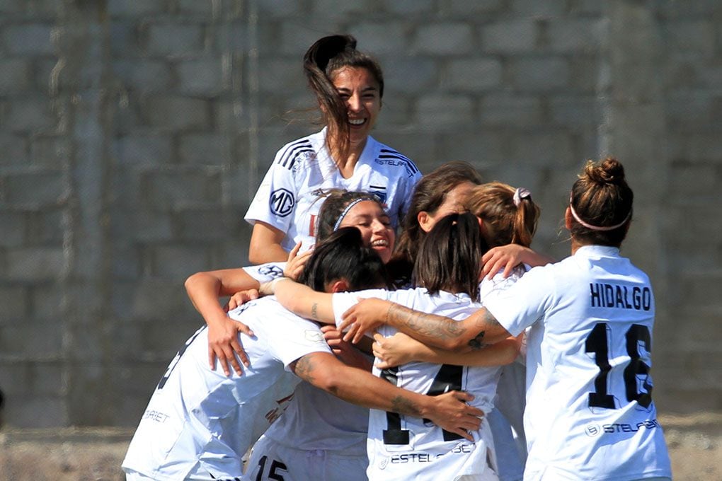 Las jugadoras de Colo Colo celebran uno de sus goles ante Deportes Iquique. FOTO: ANFP.CL.