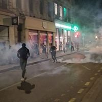 Al menos 25 detenidos y un policía herido dejan multitudinarias manifestaciones en Francia tras elecciones legislativas