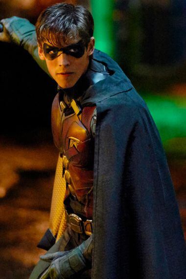 El actor tras Robin casi rompe las costillas de alguien en una escena de  Titans - La Tercera