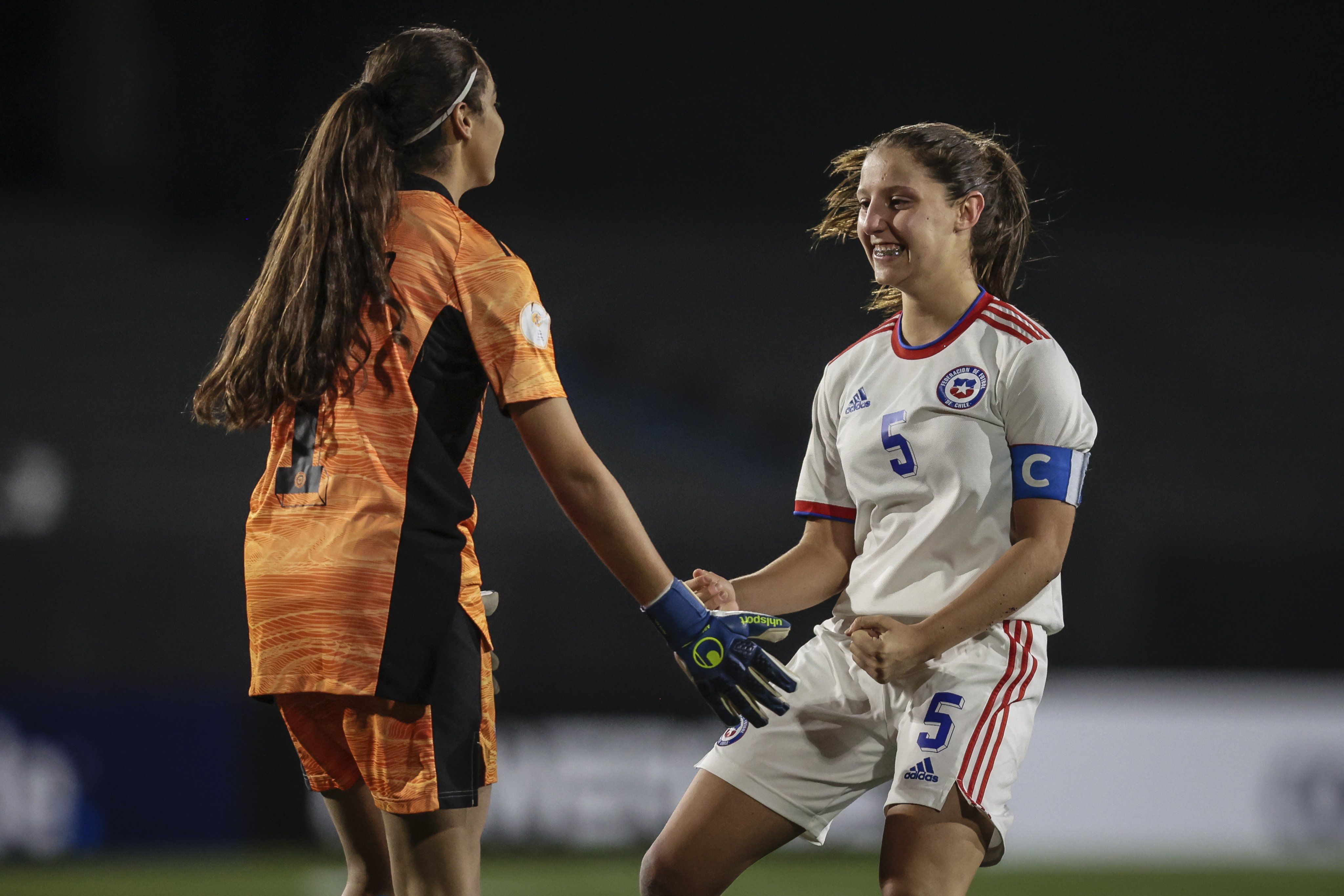 Mellado y Figueroa festejando la clasificación al Mundial. Foto: Conmebol.