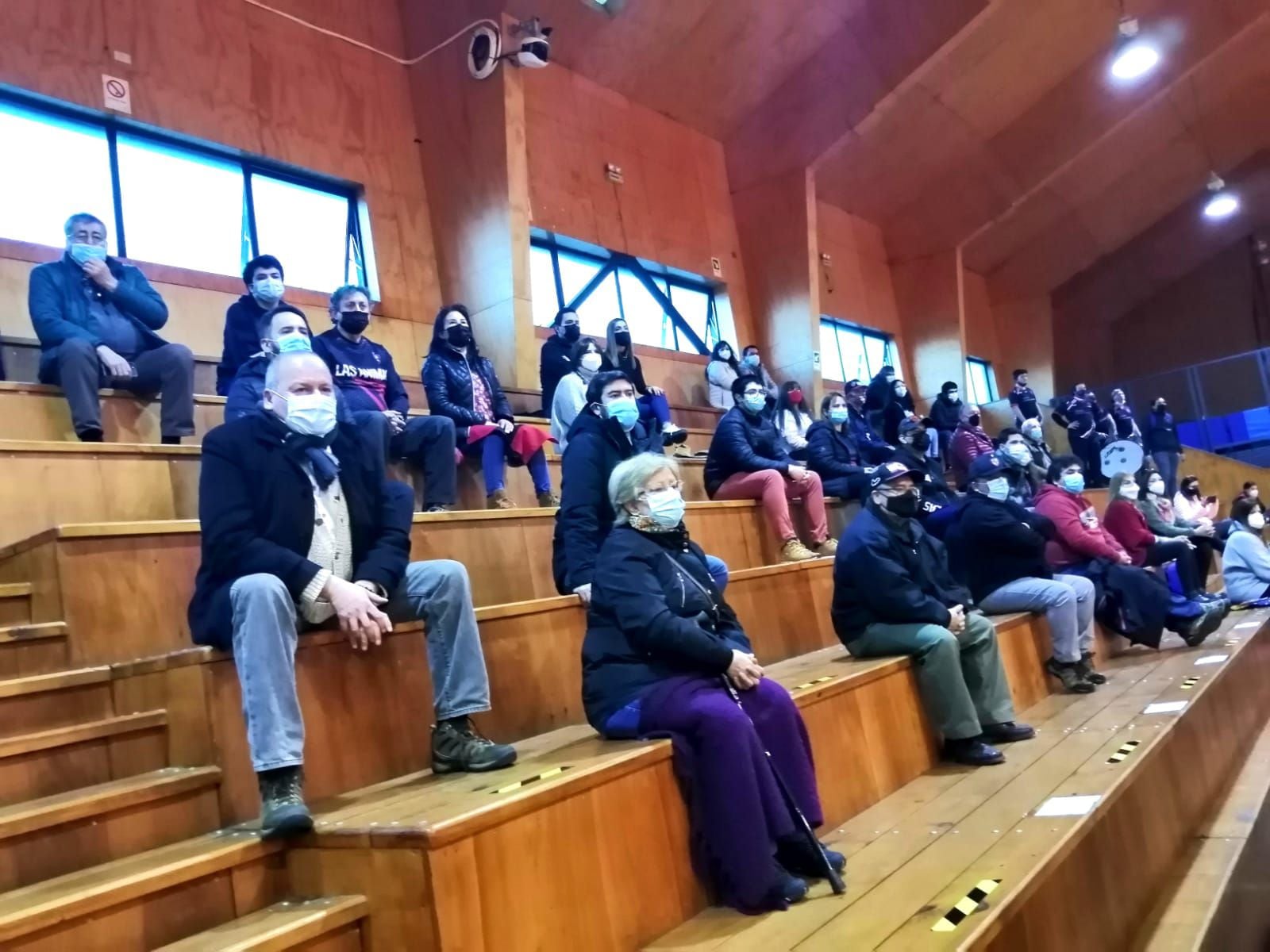 El público en el gimnasio de Las Ánimas