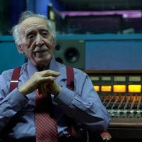 Luis Torrejón, las historias del silencioso (pero efectivo) hombre clave de la canción chilena