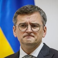El Ministro de Asuntos Exteriores de Ucrania llega a China para hablar de una “paz justa”