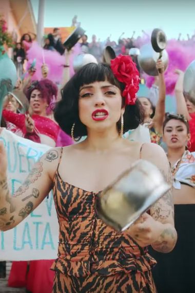 Plata ta tá: el reggaetón de protesta de Mon Laferte - La Tercera