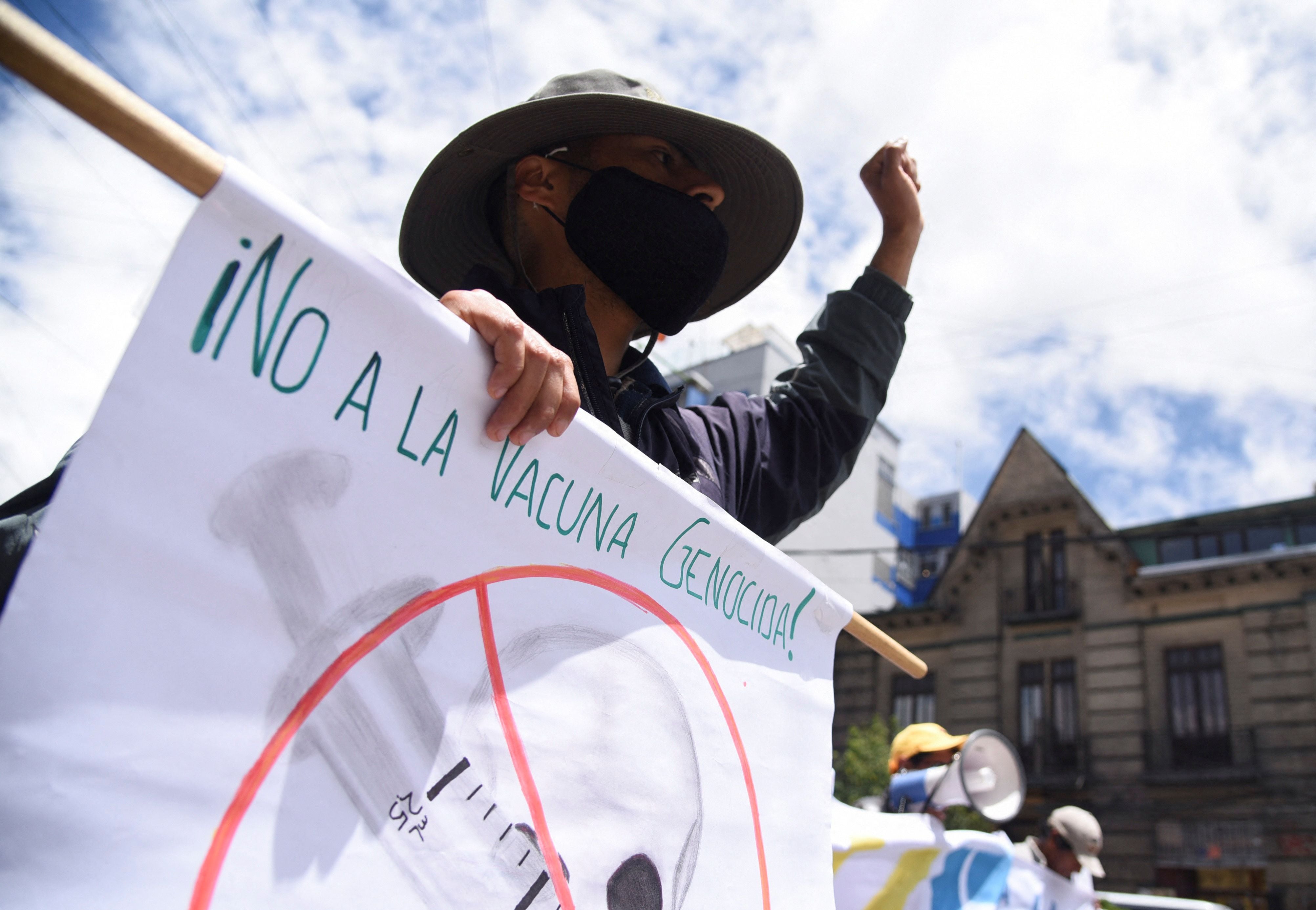 Anti-vaccine protesters gather in La Paz