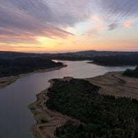 Lago Peñuelas recupera su espejo de agua y hoy presenta su nivel más alto en 5 años
