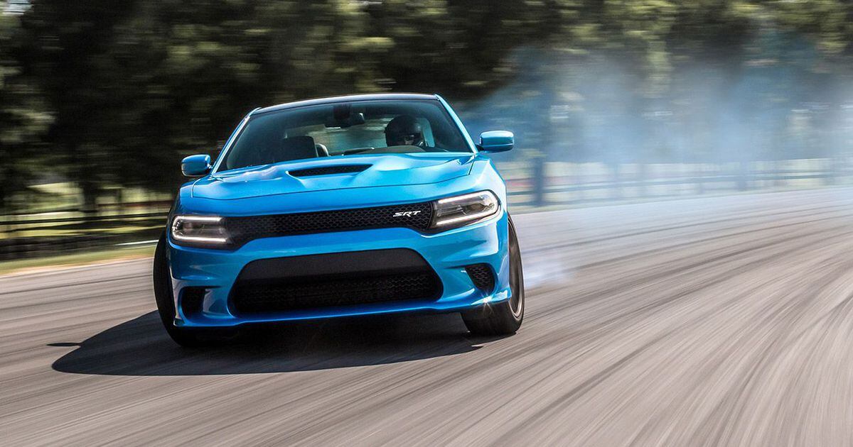 Corre que te pillo: El Dodge Charger Hellcat a las travesuras con un 911 en  Nürburgring - La Tercera