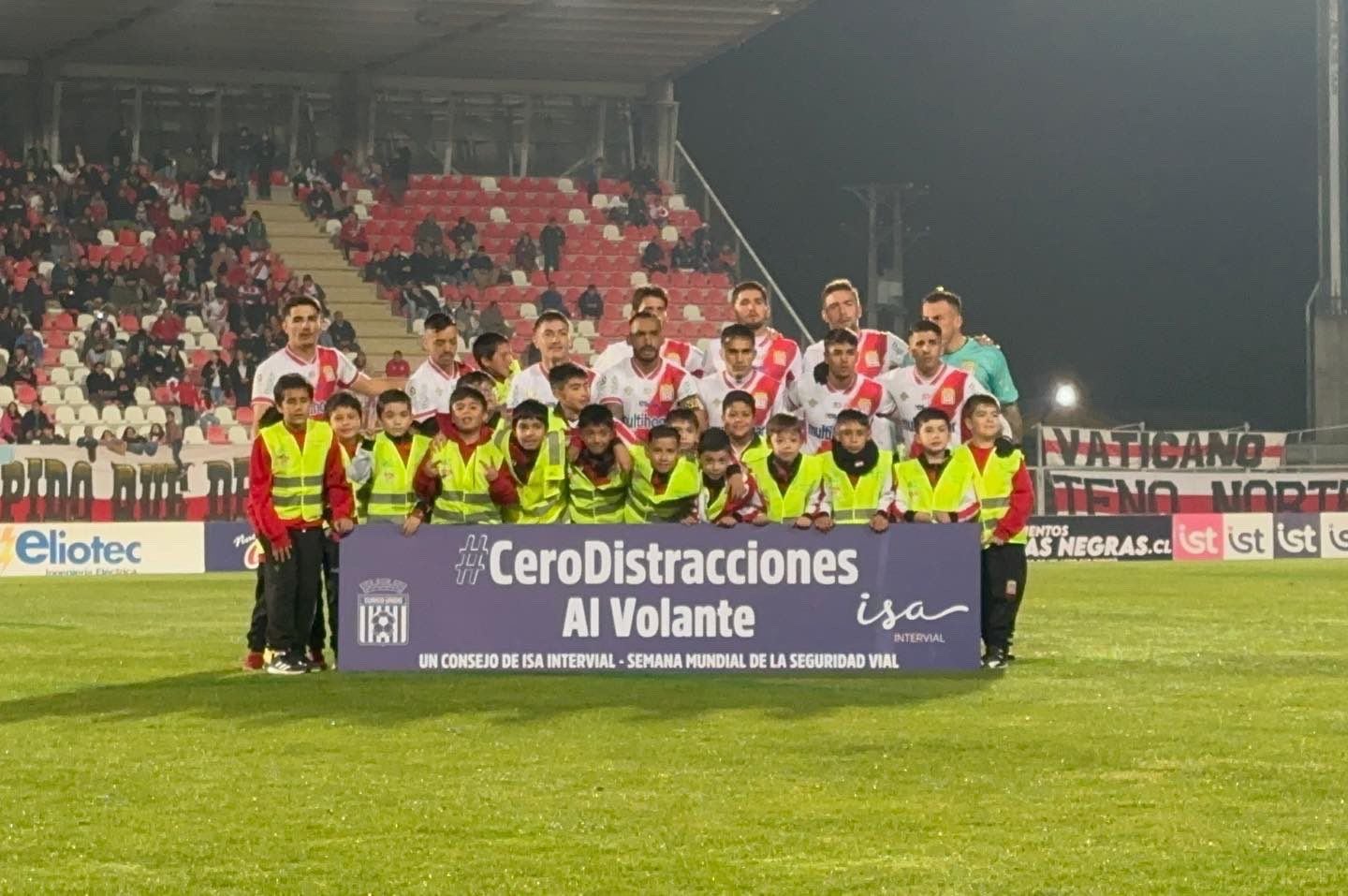 Los niños se tomaron la foto inicial con un importante mensaje.